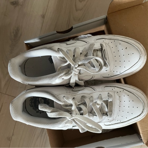 Air Force 1 - Picture 1 of 1